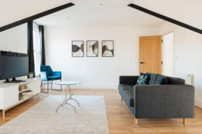 Spacious & Modern Two Bedroom Apartment in Catford, London